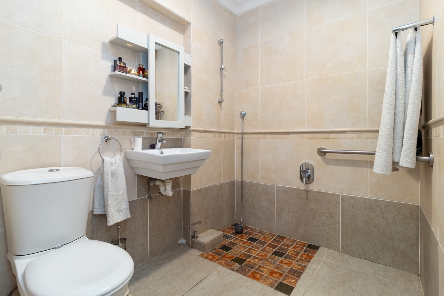 3 Bedroom Property for Sale in Sea Point Western Cape